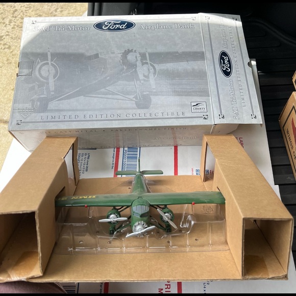 FORD MOTOR CO PLANE 5AT Tri-motor METAL SPEC CAST 1995 mfg toy airplane bank - Picture 6 of 9